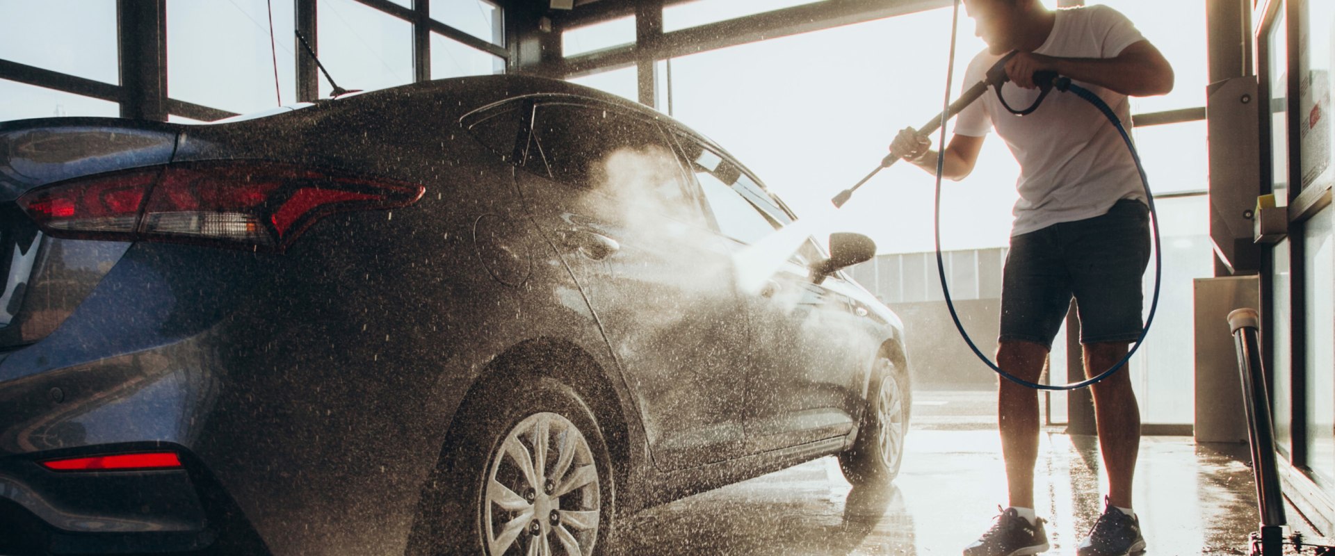 Which is better, a pressure washer or a power washer?