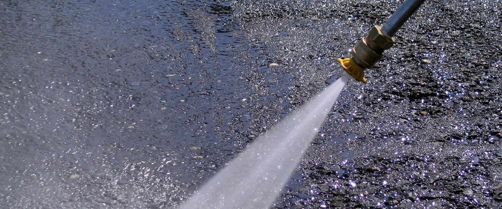 What do i need to know before using a pressure washer?