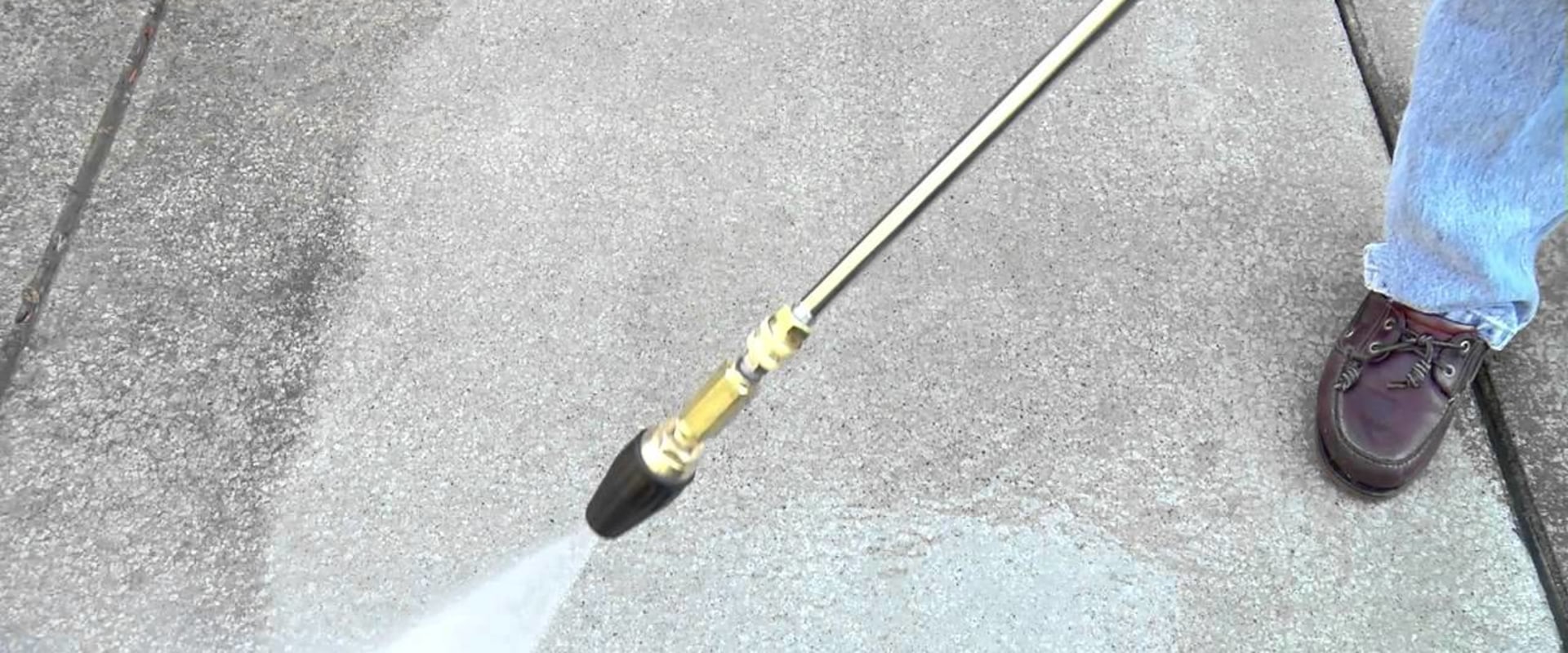 What does a rotating nozzle do for a pressure washer?