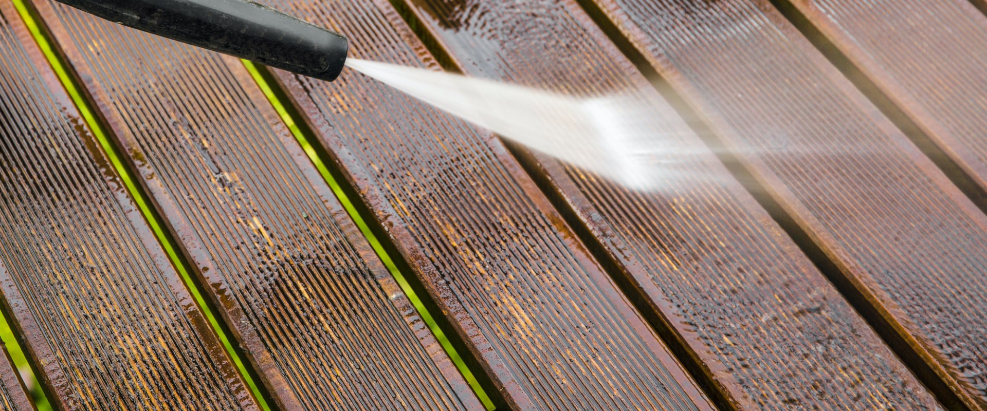 Why you should not pressure wash wood?