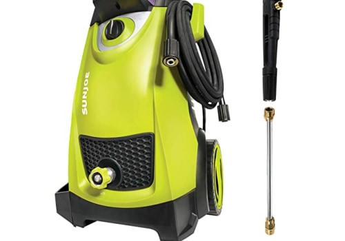 Are there any special considerations when using an adjustable flow rate feature on a powerwasher?