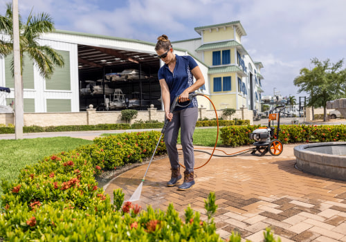 What safety precautions should i take when using a pressure washer?